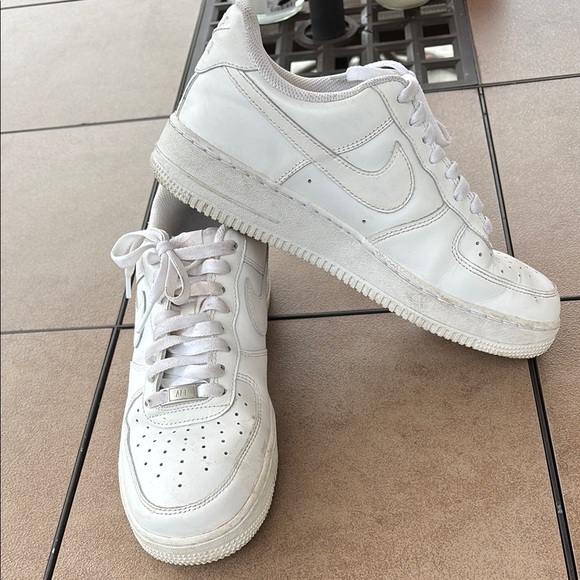 Nike Air Force 1 Men’s White Sneakers-8 - Picture 3 of 14